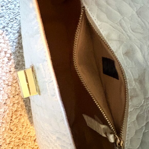 Madeleine Mode Italian Cream Crocodile Leather Shoulder Gold Chain Hardware NWOT - Picture 5 of 12